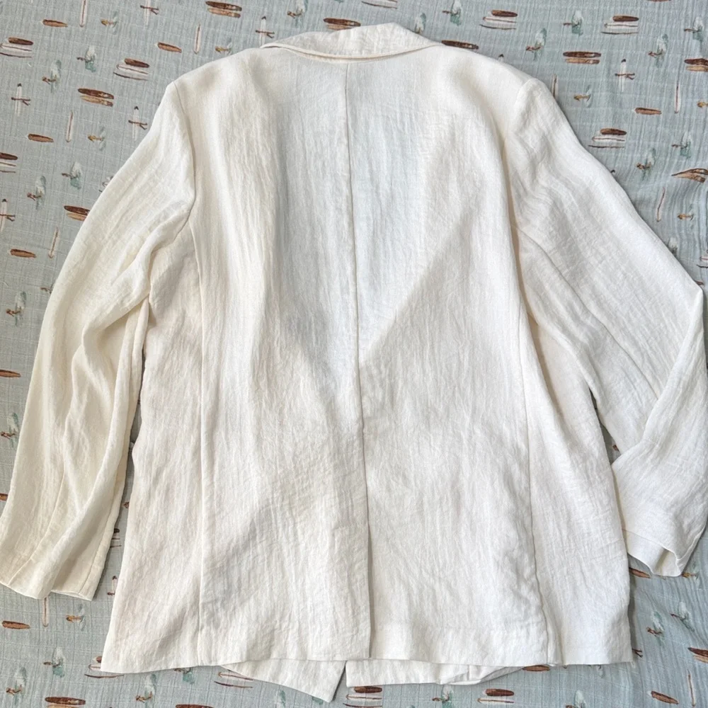 Women’s Double-Breasted Cream Lightweight Blazer - Picture 6 of 12